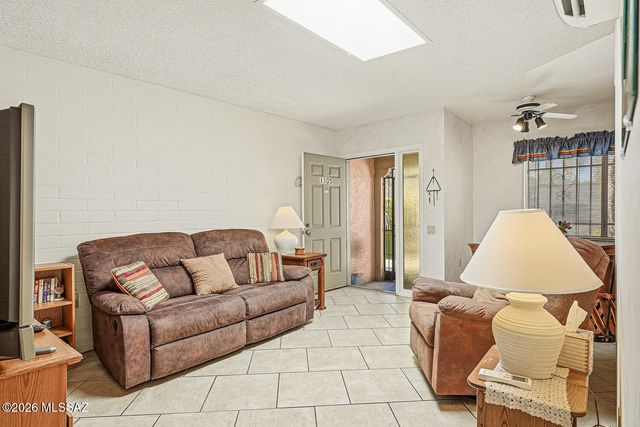 1105 S Calle De Las Casitas, Green Valley, AZ 85614