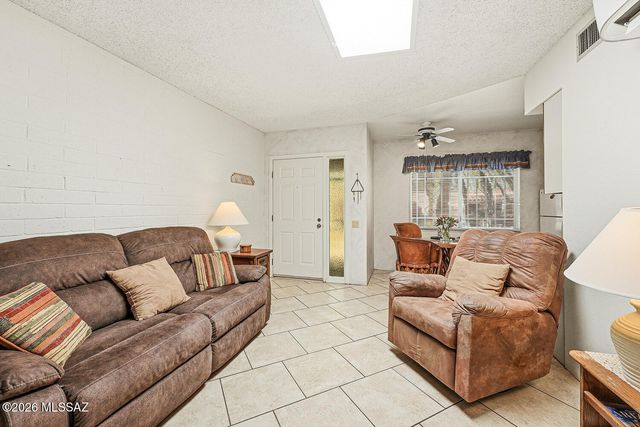 1105 S Calle De Las Casitas, Green Valley, AZ 85614