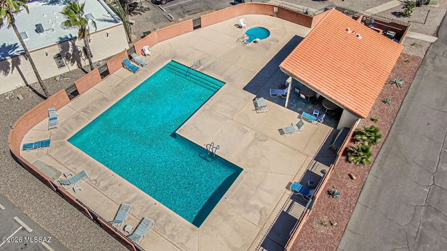 1105 S Calle De Las Casitas, Green Valley, AZ 85614
