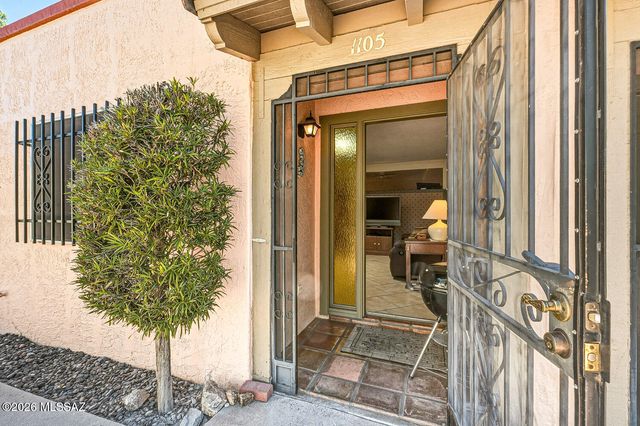 1105 S Calle De Las Casitas, Green Valley, AZ 85614