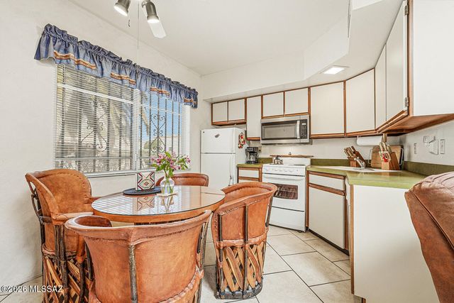 1105 S Calle De Las Casitas, Green Valley, AZ 85614