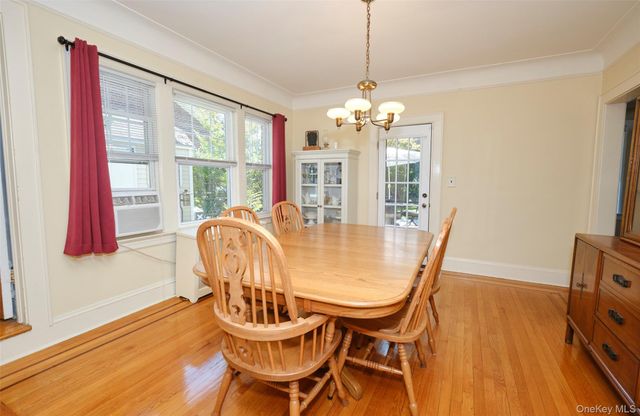 88 Mayfair Avenue, Floral Park, NY 11001