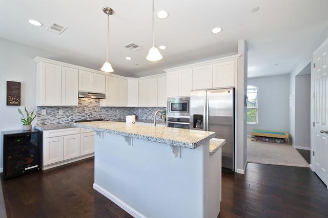 1423 High Noon Dr, Plumas Lake, CA 95961