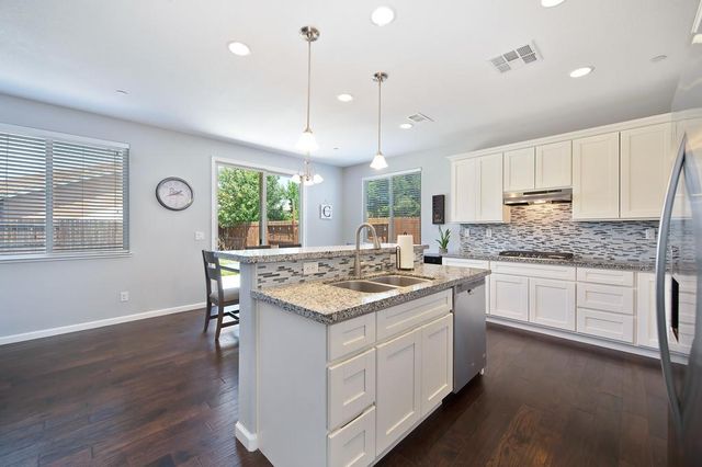 1423 High Noon Dr, Plumas Lake, CA 95961