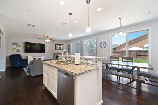 1423 High Noon Dr, Plumas Lake, CA 95961