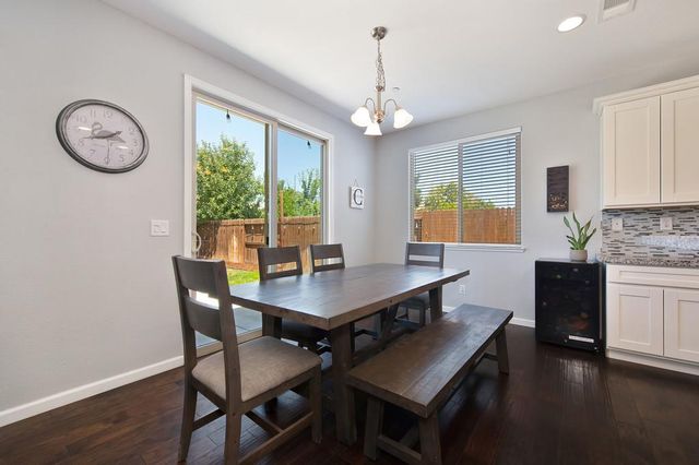 1423 High Noon Dr, Plumas Lake, CA 95961