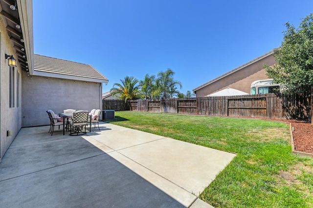 1423 High Noon Dr, Plumas Lake, CA 95961