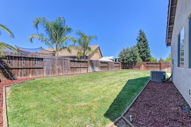 1423 High Noon Dr, Plumas Lake, CA 95961