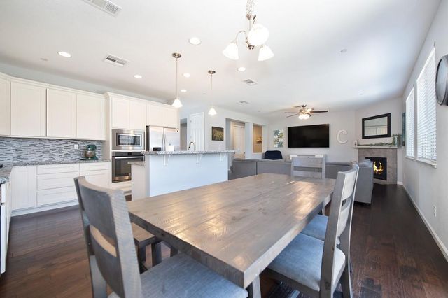 1423 High Noon Dr, Plumas Lake, CA 95961