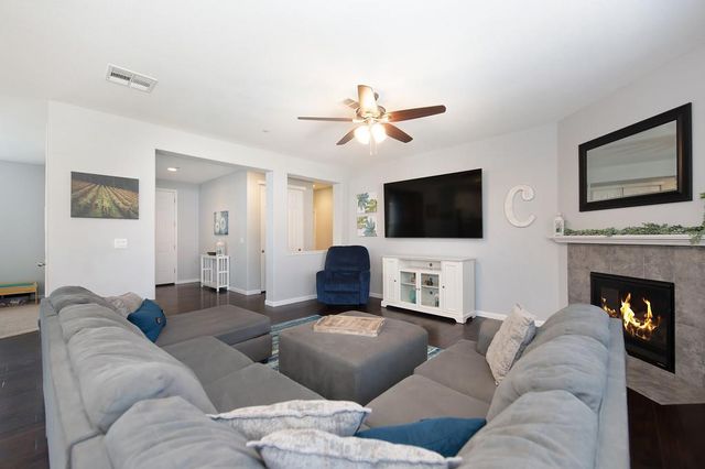 1423 High Noon Dr, Plumas Lake, CA 95961