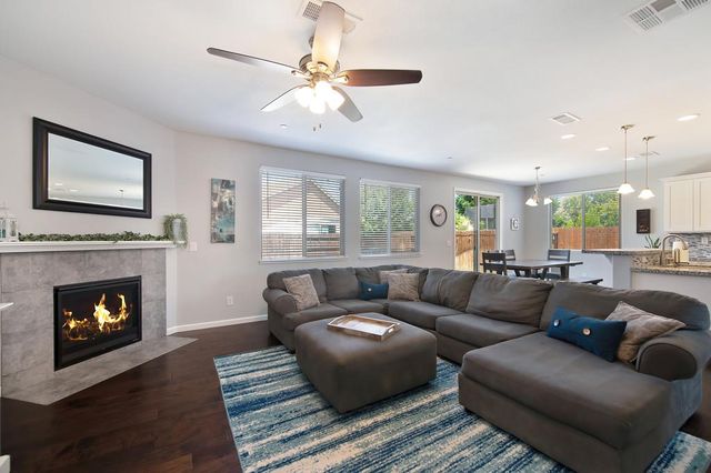 1423 High Noon Dr, Plumas Lake, CA 95961