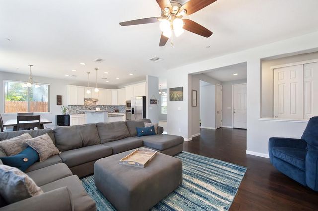 1423 High Noon Dr, Plumas Lake, CA 95961