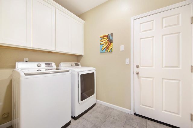 1423 High Noon Dr, Plumas Lake, CA 95961