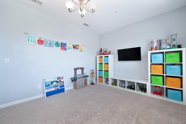 1423 High Noon Dr, Plumas Lake, CA 95961