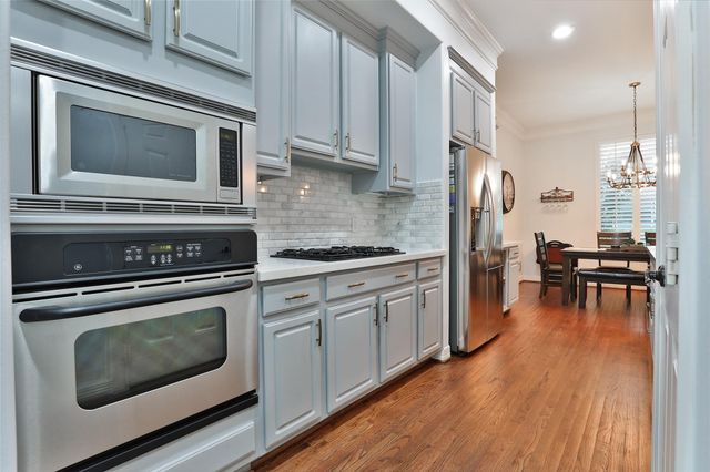 827 Garden Trace Lane, Houston, TX 77018