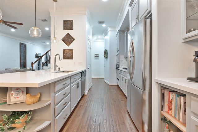 827 Garden Trace Lane, Houston, TX 77018