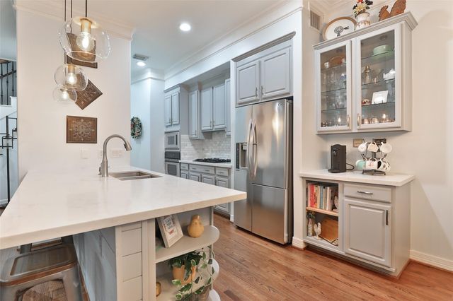 827 Garden Trace Lane, Houston, TX 77018