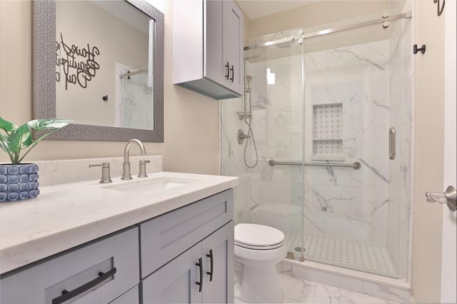 827 Garden Trace Lane, Houston, TX 77018