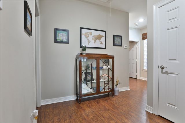 827 Garden Trace Lane, Houston, TX 77018
