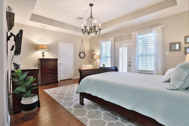 827 Garden Trace Lane, Houston, TX 77018