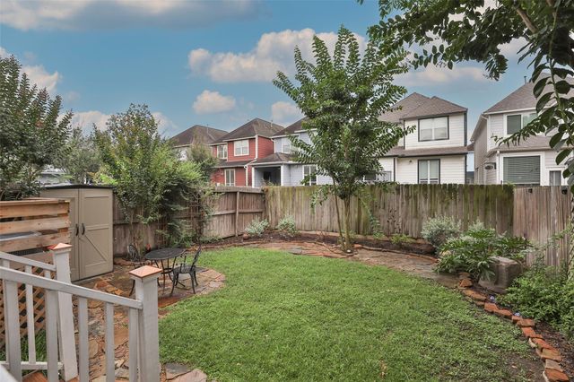 827 Garden Trace Lane, Houston, TX 77018