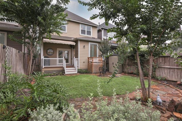 827 Garden Trace Lane, Houston, TX 77018