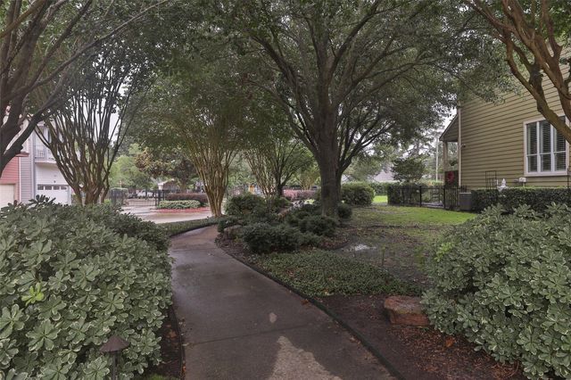 827 Garden Trace Lane, Houston, TX 77018