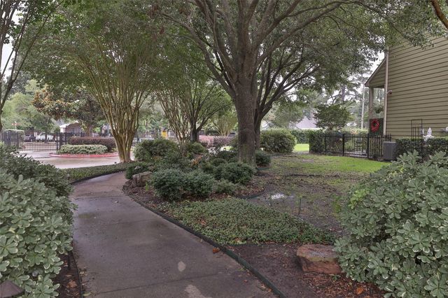 827 Garden Trace Lane, Houston, TX 77018