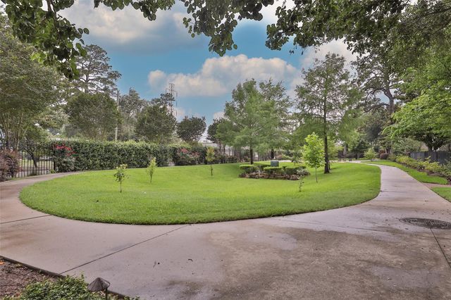 827 Garden Trace Lane, Houston, TX 77018