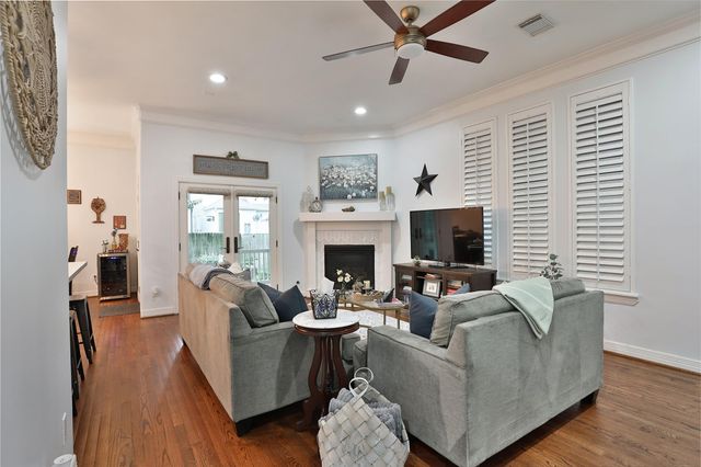 827 Garden Trace Lane, Houston, TX 77018