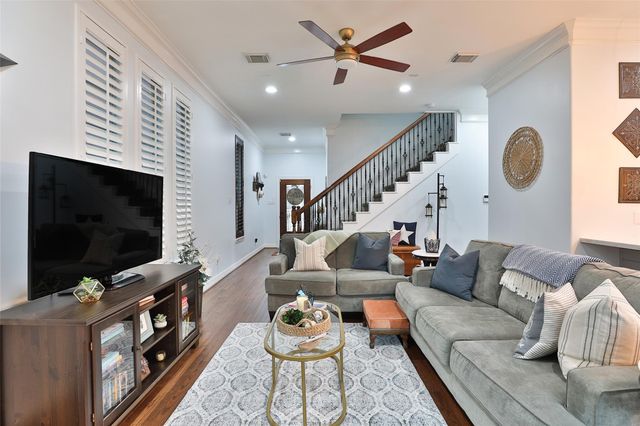 827 Garden Trace Lane, Houston, TX 77018