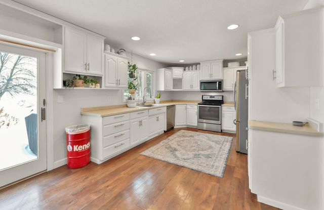 2710 18th Street S, Moorhead, MN 56560