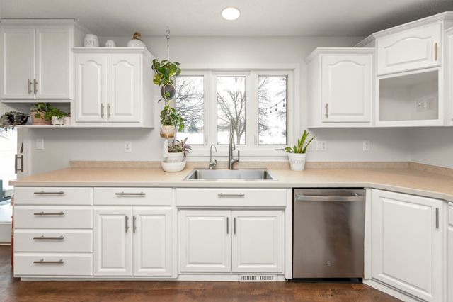 2710 18th Street S, Moorhead, MN 56560