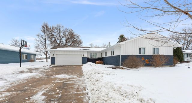 2710 18th Street S, Moorhead, MN 56560