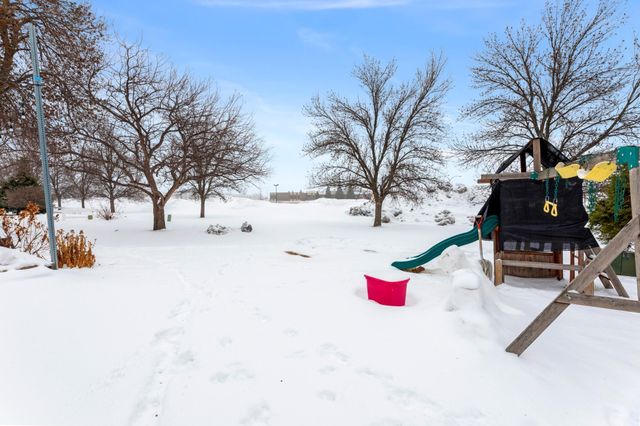 2710 18th Street S, Moorhead, MN 56560