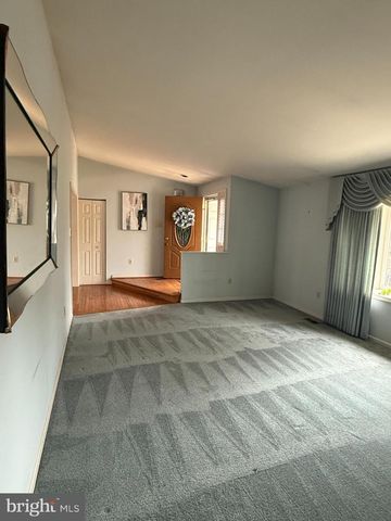 6608 HORSESHOE RD, Clinton, MD 20735