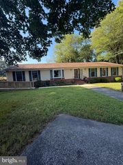 6608 HORSESHOE RD, Clinton, MD 20735