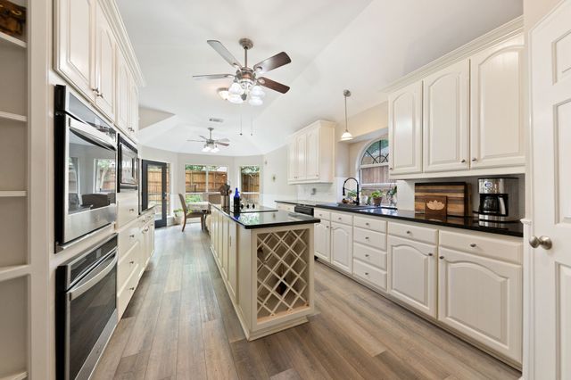 3408 Blue Forest Drive, Arlington, TX 76001