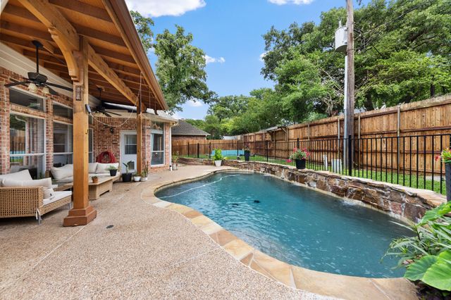 3408 Blue Forest Drive, Arlington, TX 76001