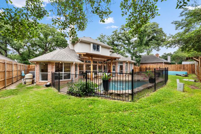 3408 Blue Forest Drive, Arlington, TX 76001