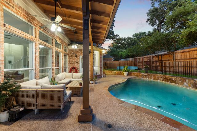 3408 Blue Forest Drive, Arlington, TX 76001