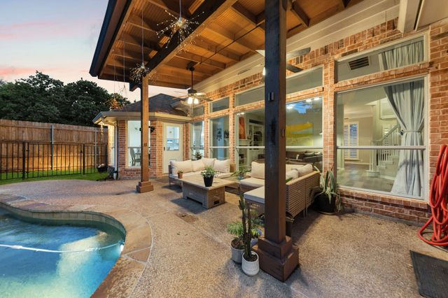 3408 Blue Forest Drive, Arlington, TX 76001