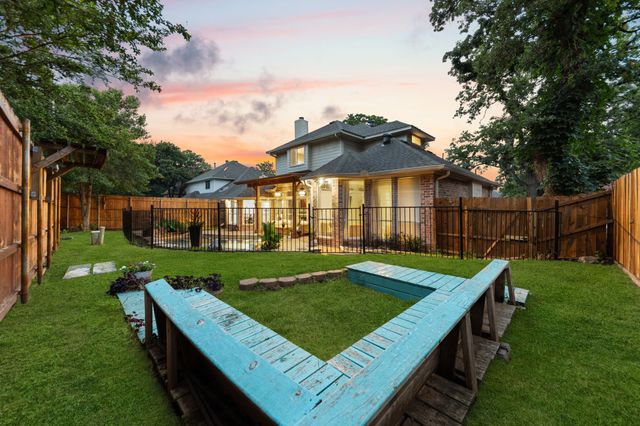 3408 Blue Forest Drive, Arlington, TX 76001
