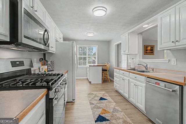 29 Pecan Lake Court, Sharpsburg, GA 30277