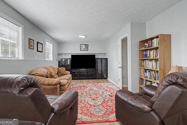29 Pecan Lake Court, Sharpsburg, GA 30277