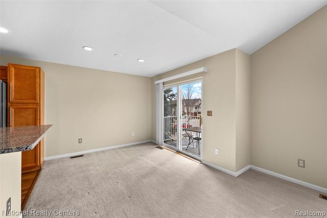 7201 Farmingdale Lane, Walled Lake, MI 48390