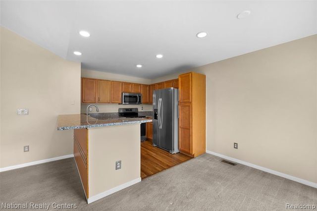 7201 Farmingdale Lane, Walled Lake, MI 48390