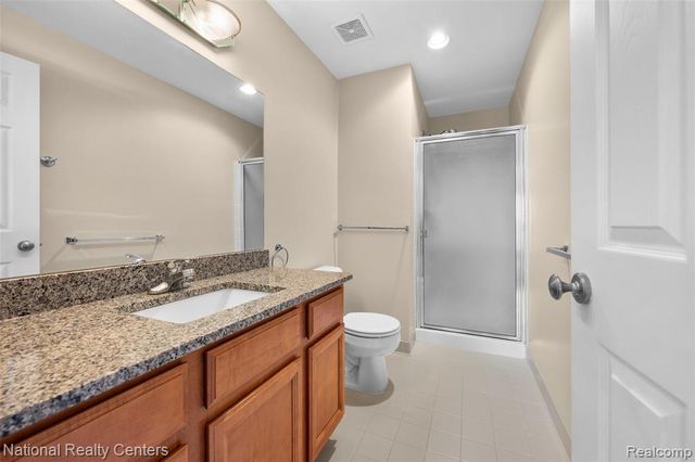 7201 Farmingdale Lane, Walled Lake, MI 48390