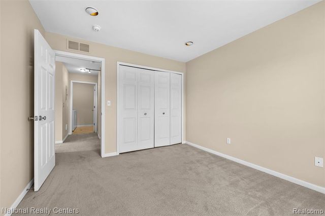 7201 Farmingdale Lane, Walled Lake, MI 48390