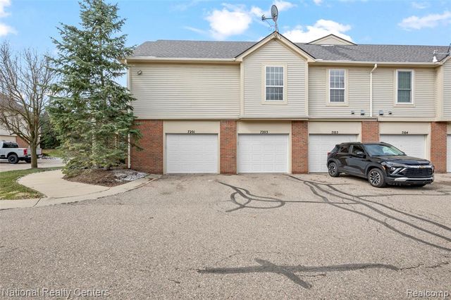 7201 Farmingdale Lane, Walled Lake, MI 48390